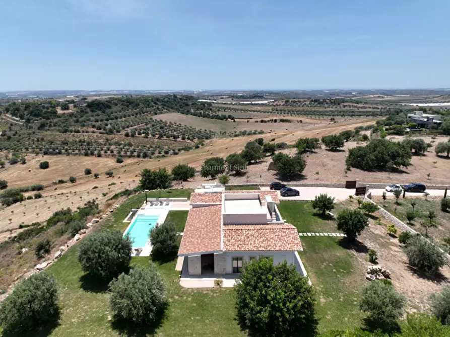 Immagine 10 di Villa in vendita  in contrada belliscala a Noto