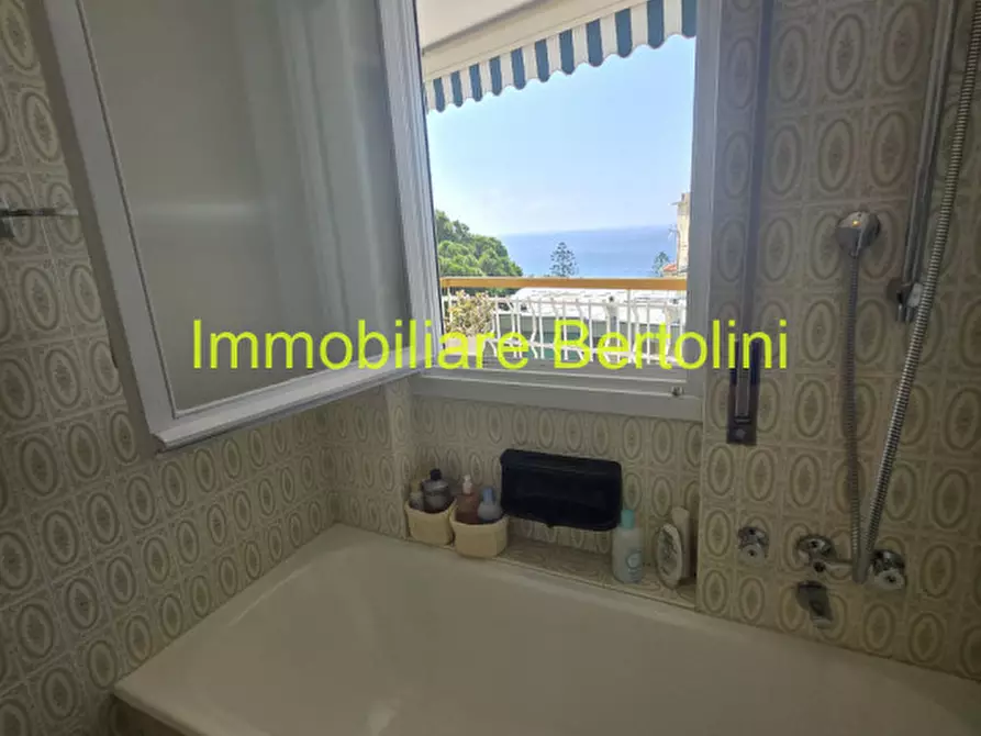 Immagine 15 di Appartamento in vendita  in VIA P. SEMERIA, 132 a San Remo