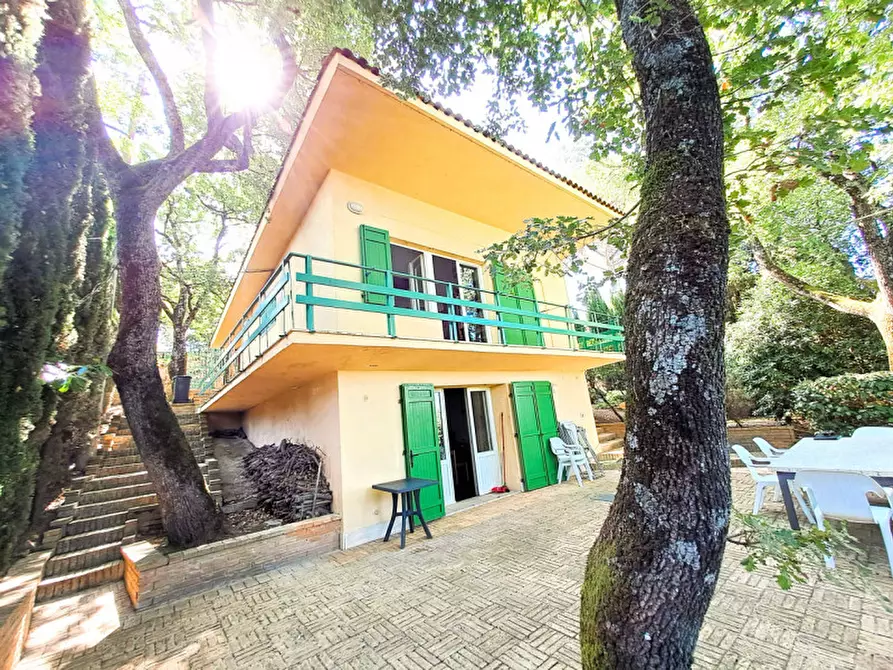 Immagine 1 di Villa in vendita  a Magione