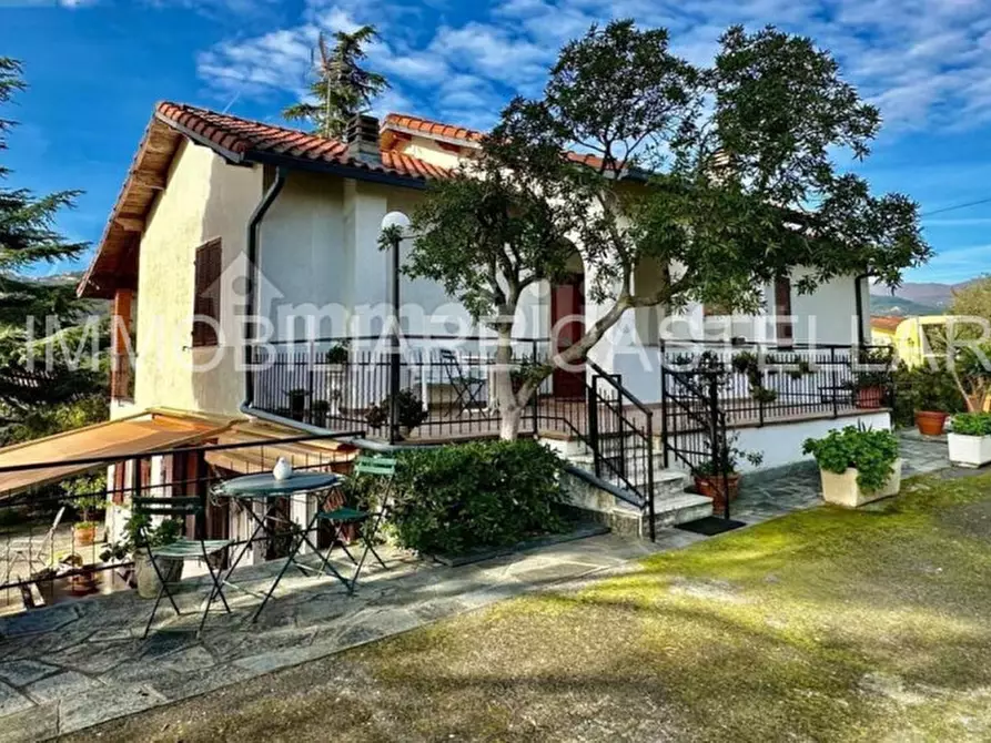 Immagine 1 di Villa in vendita  a Imperia