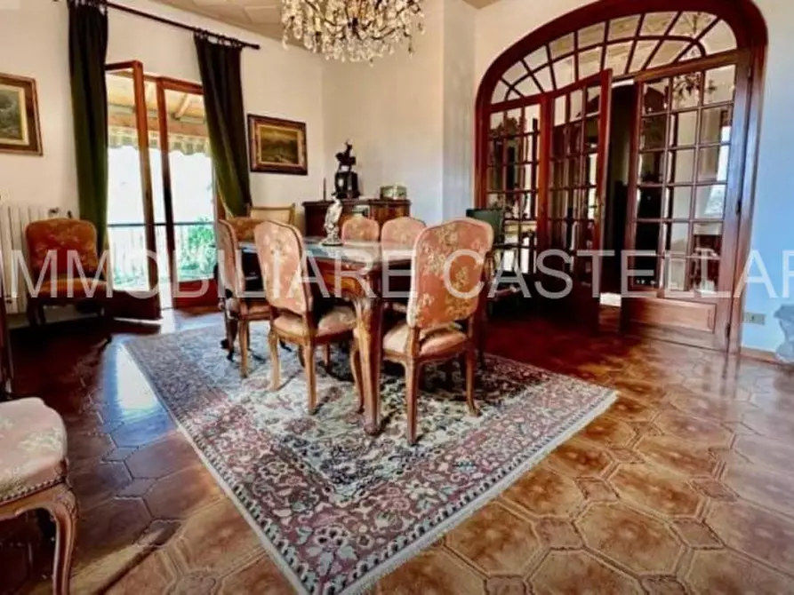 Immagine 2 di Villa in vendita  a Imperia