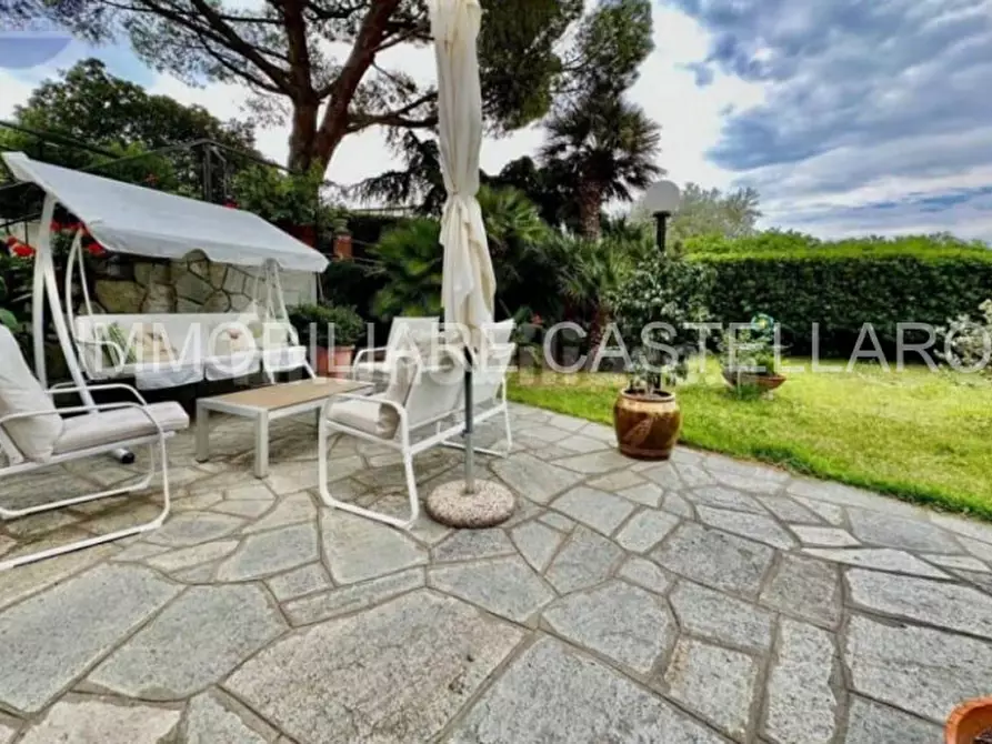 Immagine 4 di Villa in vendita  a Imperia