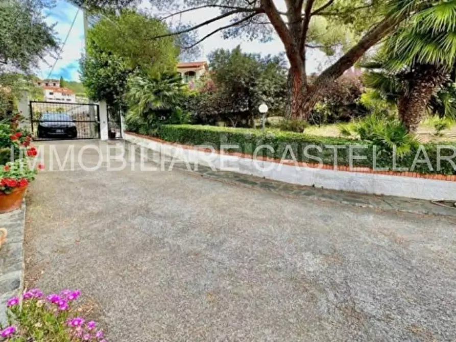 Immagine 5 di Villa in vendita  a Imperia