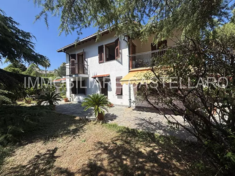 Immagine 42 di Villa in vendita  a Imperia