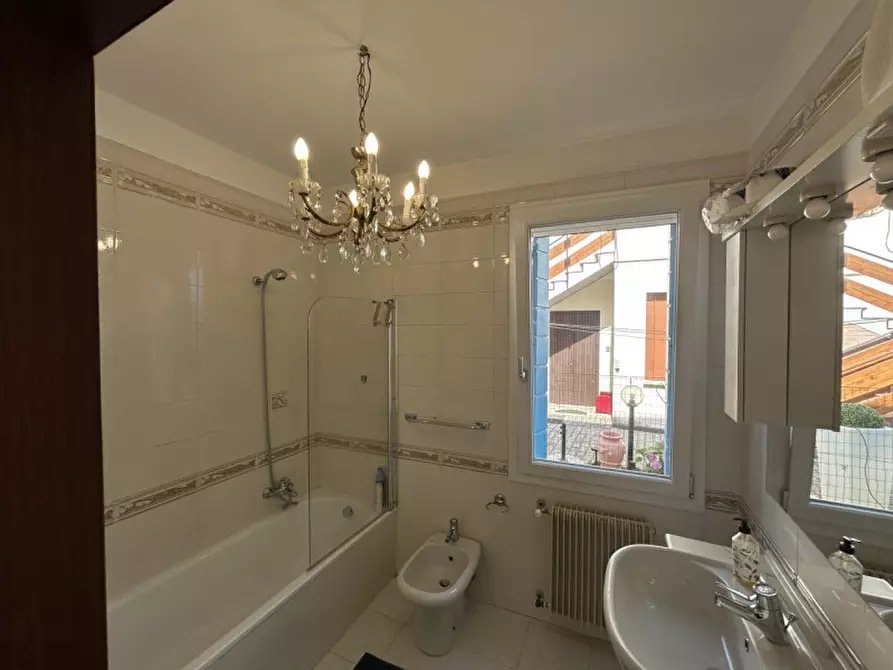 Immagine 15 di Casa bifamiliare in vendita  in VIA ZANELLA a Abano Terme