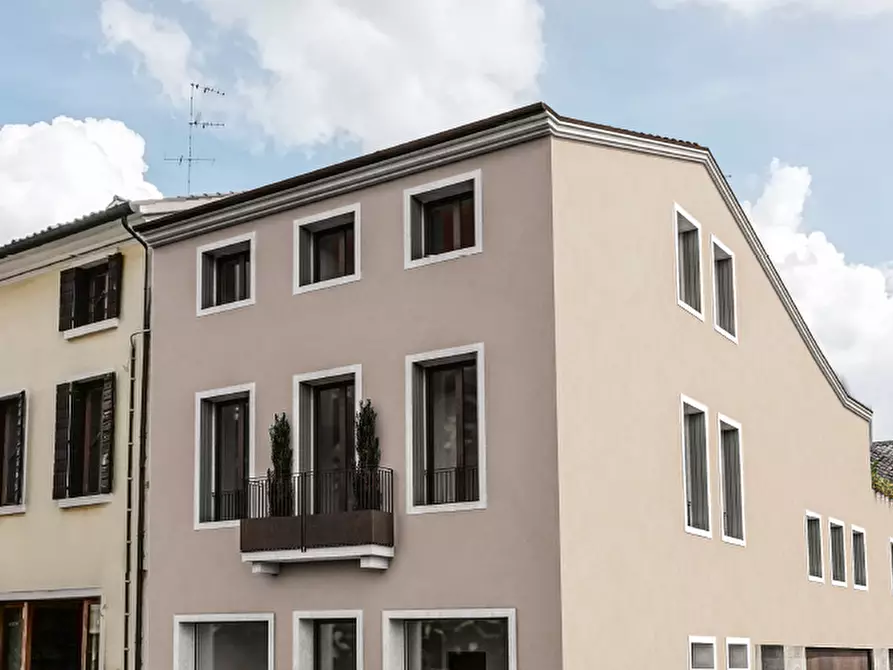 Immagine 2 di Palazzo in vendita  a Castelfranco Veneto