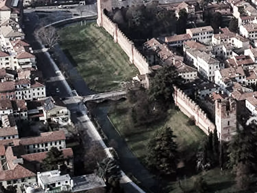 Immagine 4 di Palazzo in vendita  a Castelfranco Veneto