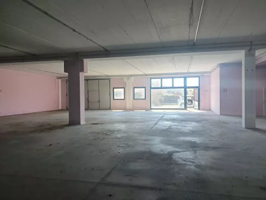 Immagine 8 di Capannone industriale in vendita  in Strada Statale Romea 27 a Porto Viro