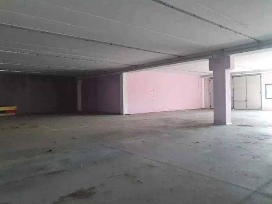 Immagine 9 di Capannone industriale in vendita  in Strada Statale Romea 27 a Porto Viro