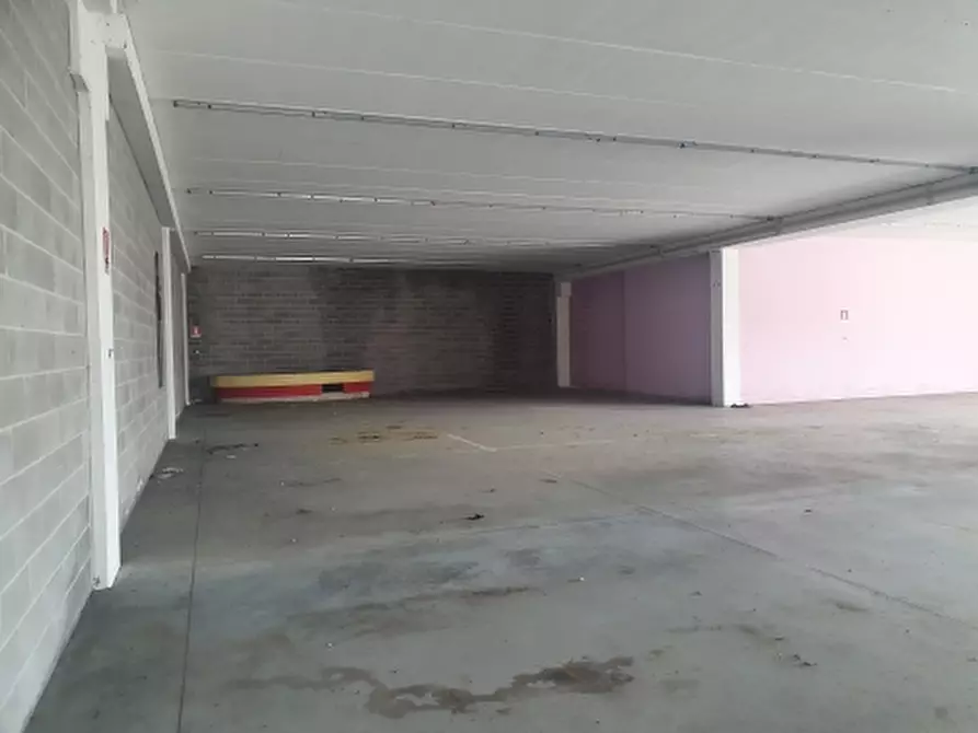 Immagine 10 di Capannone industriale in vendita  in Strada Statale Romea 27 a Porto Viro