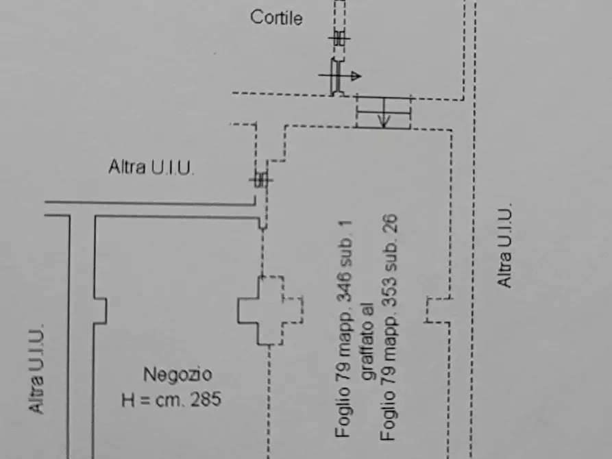 Immagine 1 di Negozio in affitto  in via Verzellino a Savona
