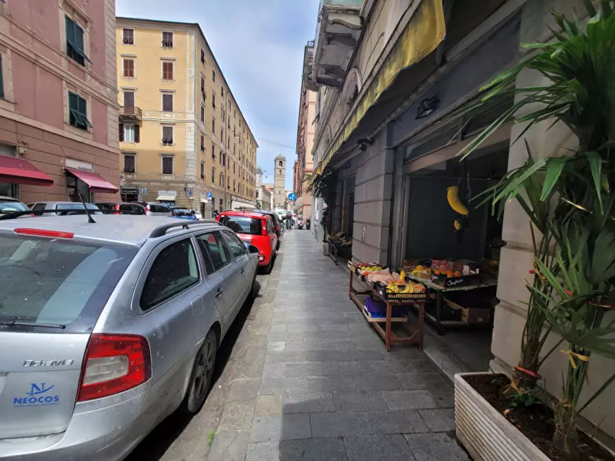 Immagine 2 di Negozio in affitto  in via Verzellino a Savona