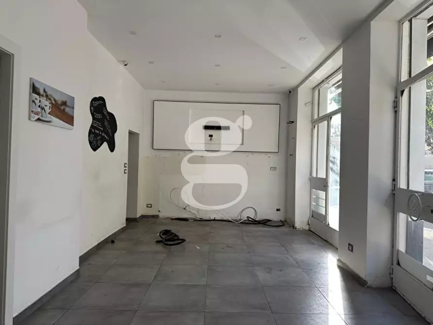 Immagine 4 di Negozio in vendita  in Via Colonnello Francesco Magistri, N°101-103 a Milazzo