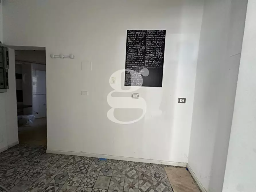 Immagine 10 di Negozio in vendita  in Via Colonnello Francesco Magistri, N°101-103 a Milazzo