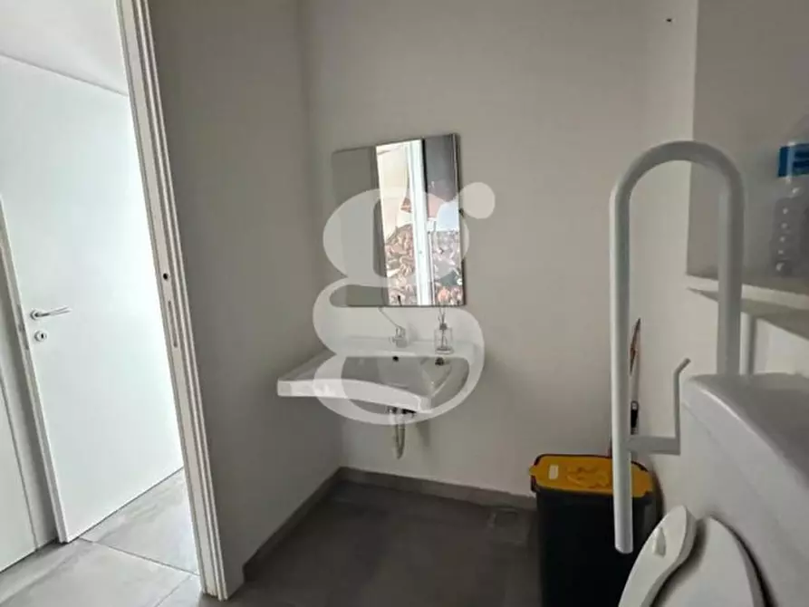 Immagine 16 di Negozio in vendita  in Via Colonnello Francesco Magistri, N°101-103 a Milazzo