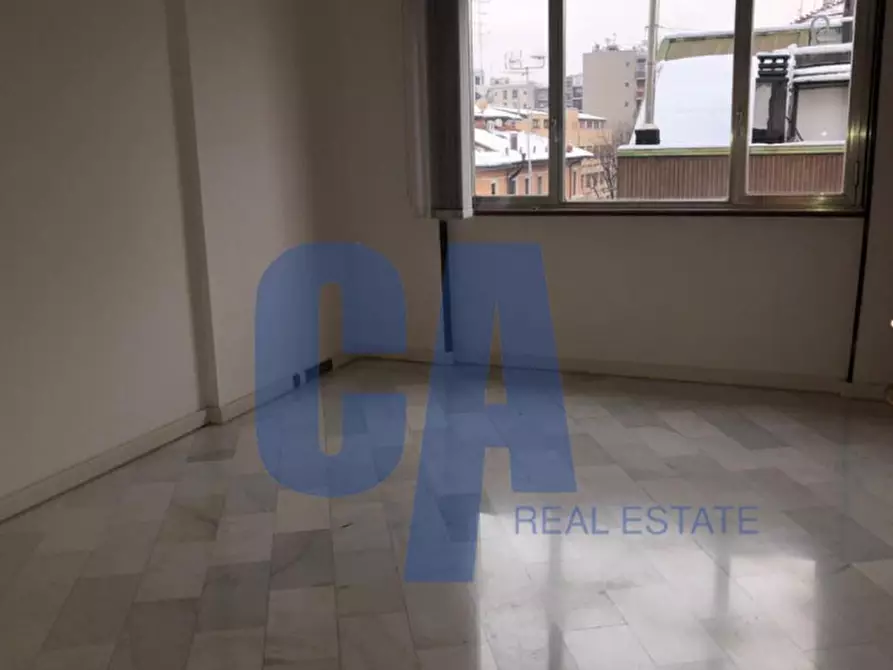 Immagine 17 di Ufficio in affitto  in PIAZZA CARBONARI a Milano