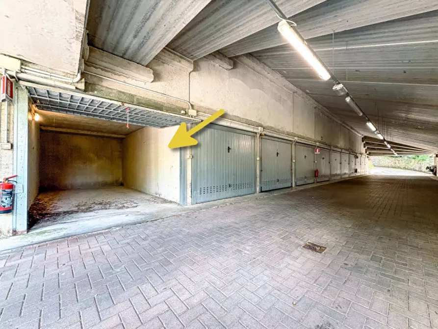 Immagine 1 di Garage in vendita  in Via San Bernardino a Orta San Giulio