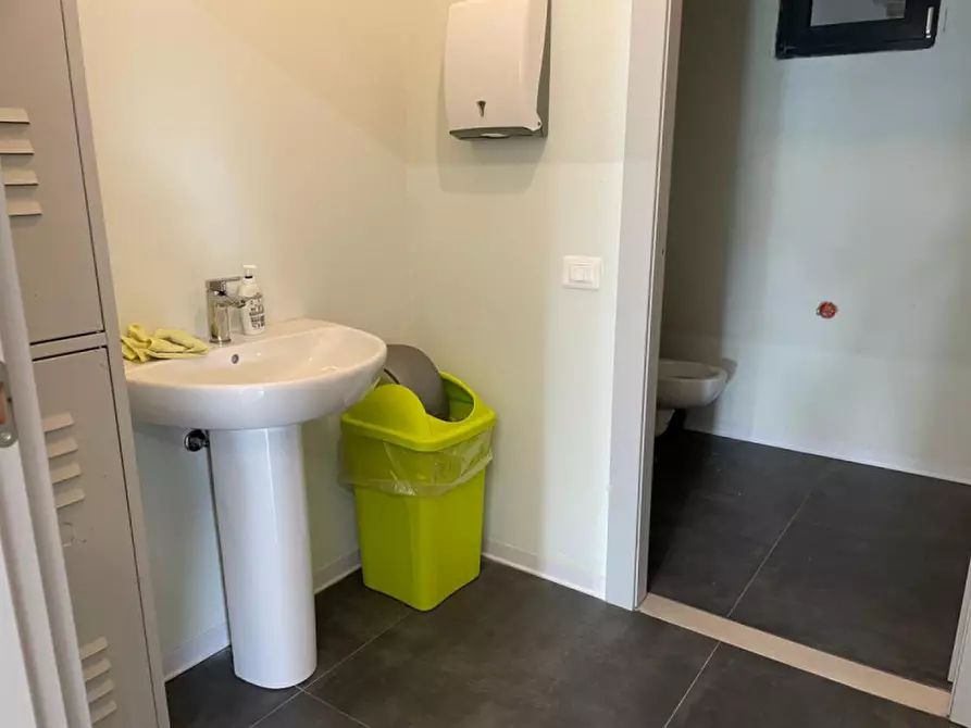 Immagine 5 di Magazzino in vendita  in Via Santa Maria a Calcinato