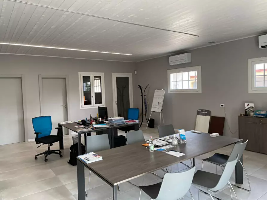 Immagine 9 di Magazzino in vendita  in Via Santa Maria a Calcinato