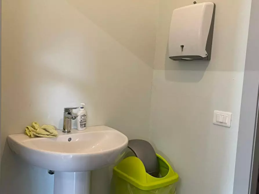 Immagine 10 di Magazzino in vendita  in Via Santa Maria a Calcinato