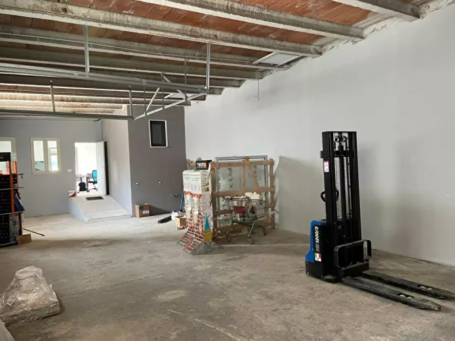 Immagine 13 di Magazzino in vendita  in Via Santa Maria a Calcinato