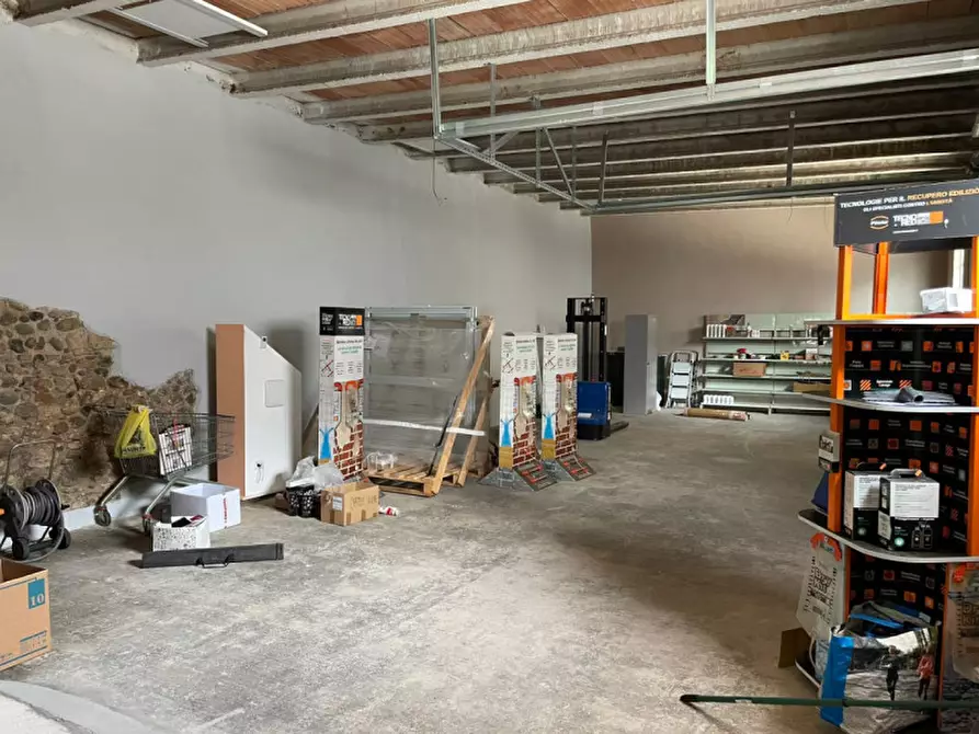 Immagine 16 di Magazzino in vendita  in Via Santa Maria a Calcinato