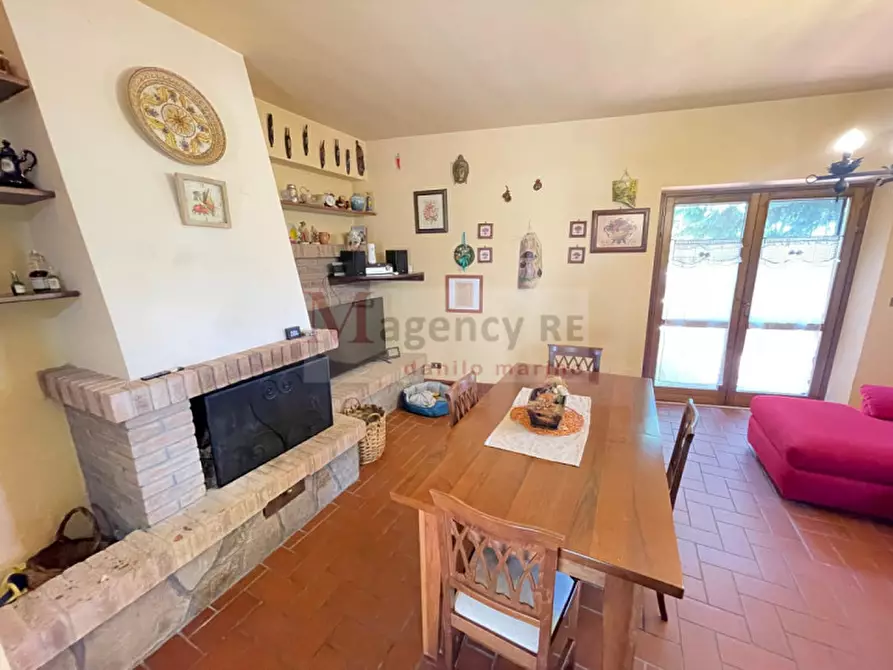Immagine 11 di Villa in vendita  a San Roberto