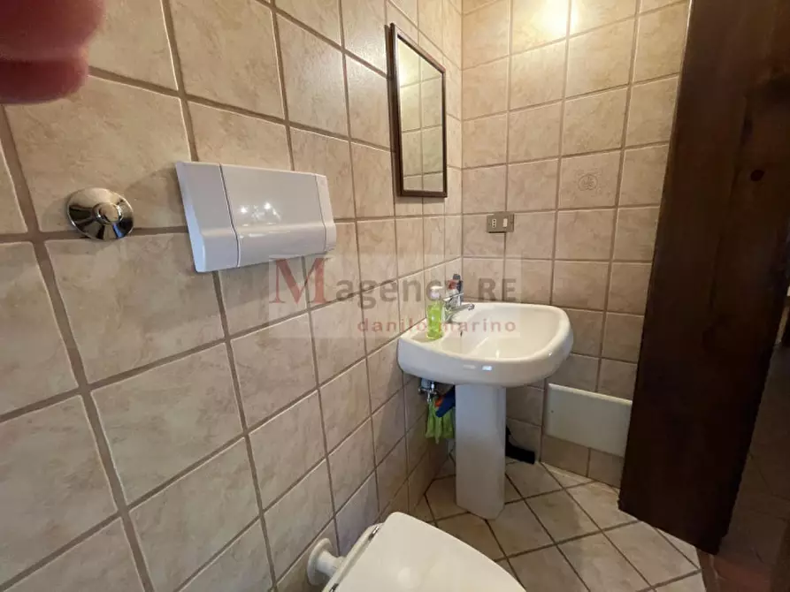 Immagine 19 di Villa in vendita  a San Roberto