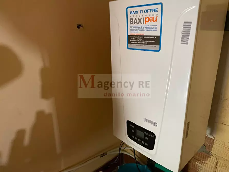 Immagine 46 di Villa in vendita  a San Roberto