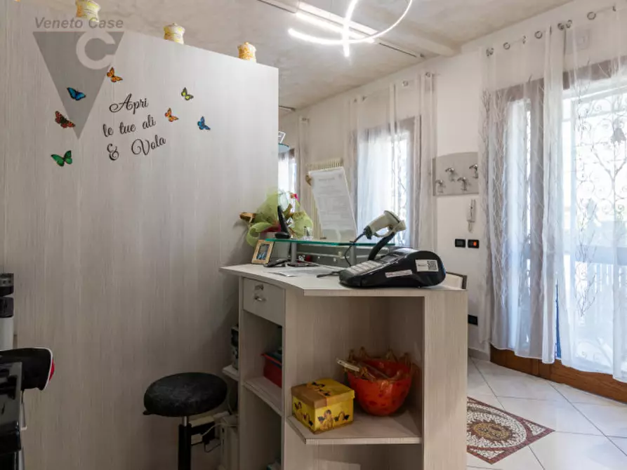 Immagine 8 di Negozio in affitto  a Padova