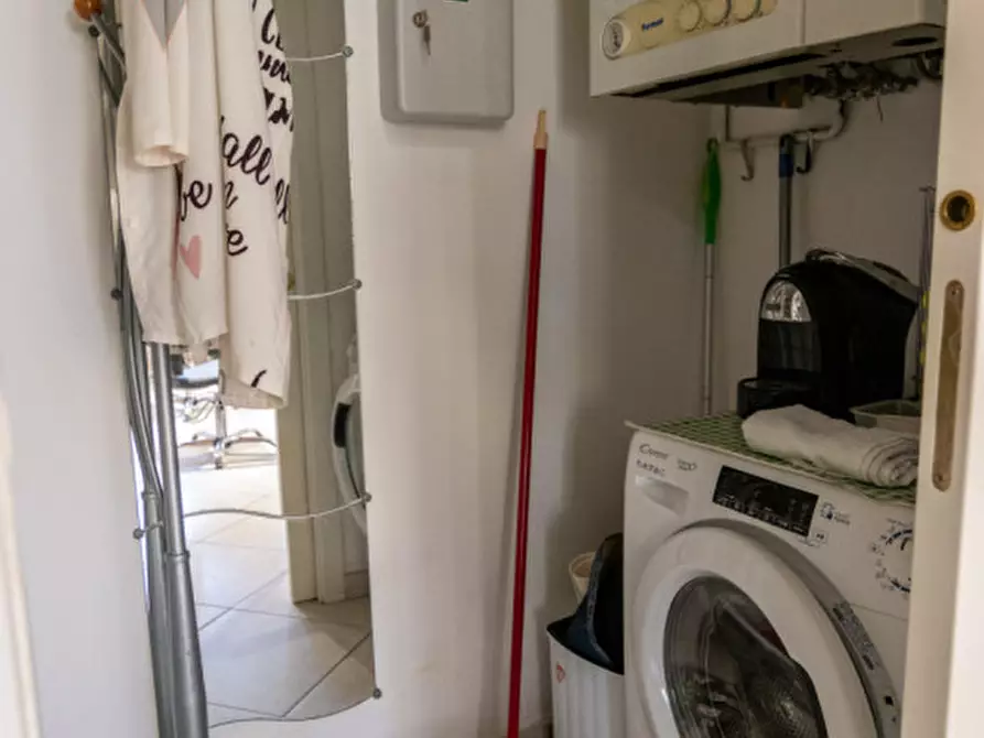 Immagine 11 di Negozio in affitto  a Padova