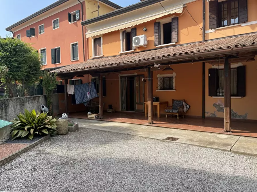 Immagine 2 di Villetta a schiera in vendita  in Via Porto a Galzignano Terme