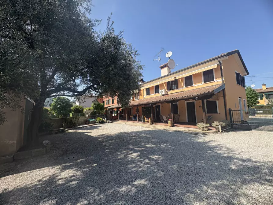 Immagine 30 di Villetta a schiera in vendita  in Via Porto a Galzignano Terme