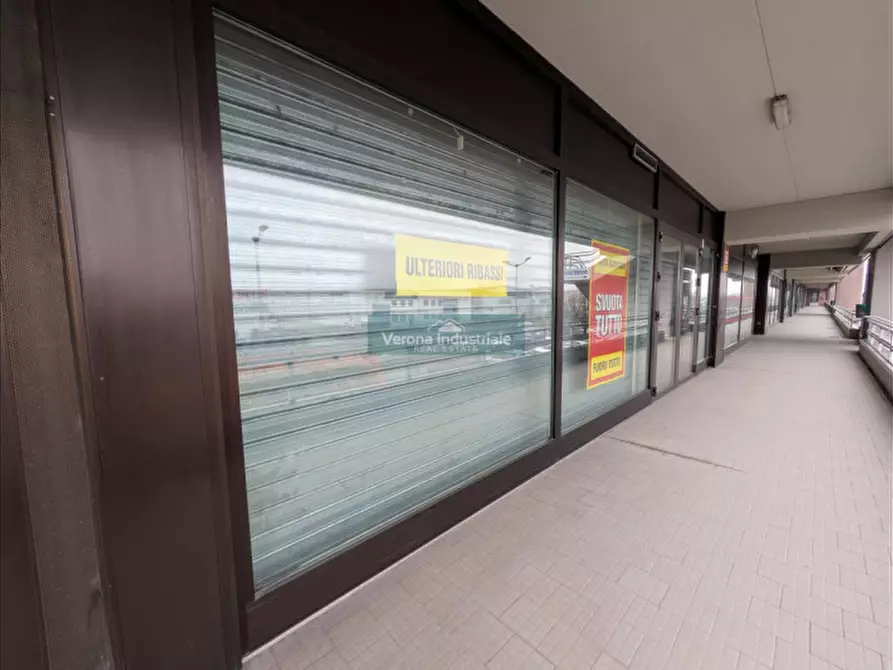 Immagine 3 di Negozio in affitto  in Viale del Lavoro a San Martino Buon Albergo