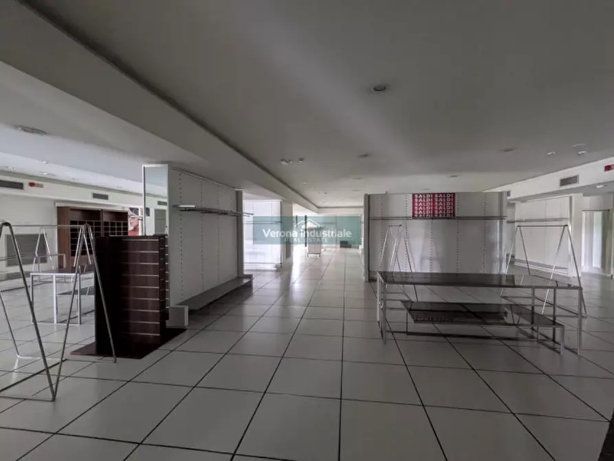 Immagine 11 di Negozio in affitto  in Viale del Lavoro a San Martino Buon Albergo