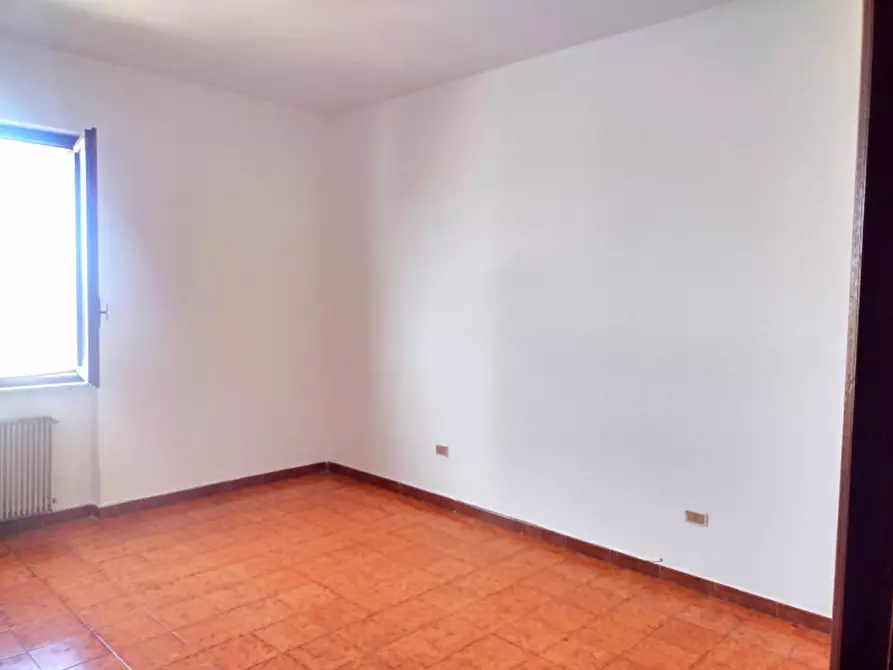 Immagine 12 di Appartamento in vendita  in Via Extramurale di Levante a Matino