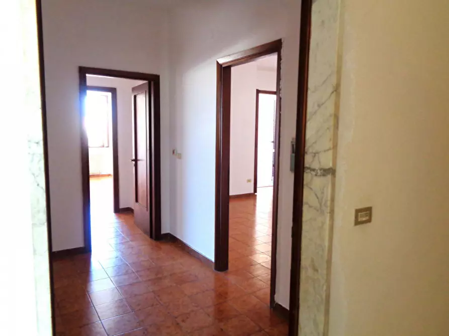 Immagine 14 di Appartamento in vendita  in Via Extramurale di Levante a Matino