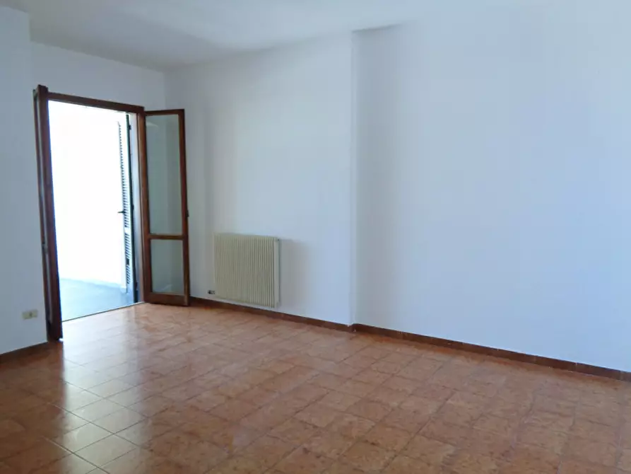 Immagine 15 di Appartamento in vendita  in Via Extramurale di Levante a Matino