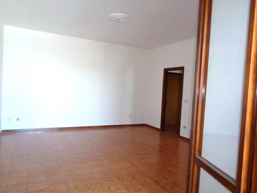 Immagine 19 di Appartamento in vendita  in Via Extramurale di Levante a Matino