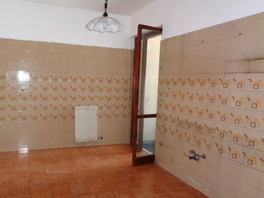 Immagine 21 di Appartamento in vendita  in Via Extramurale di Levante a Matino