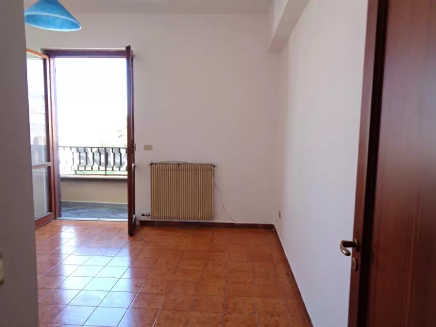 Immagine 26 di Appartamento in vendita  in Via Extramurale di Levante a Matino