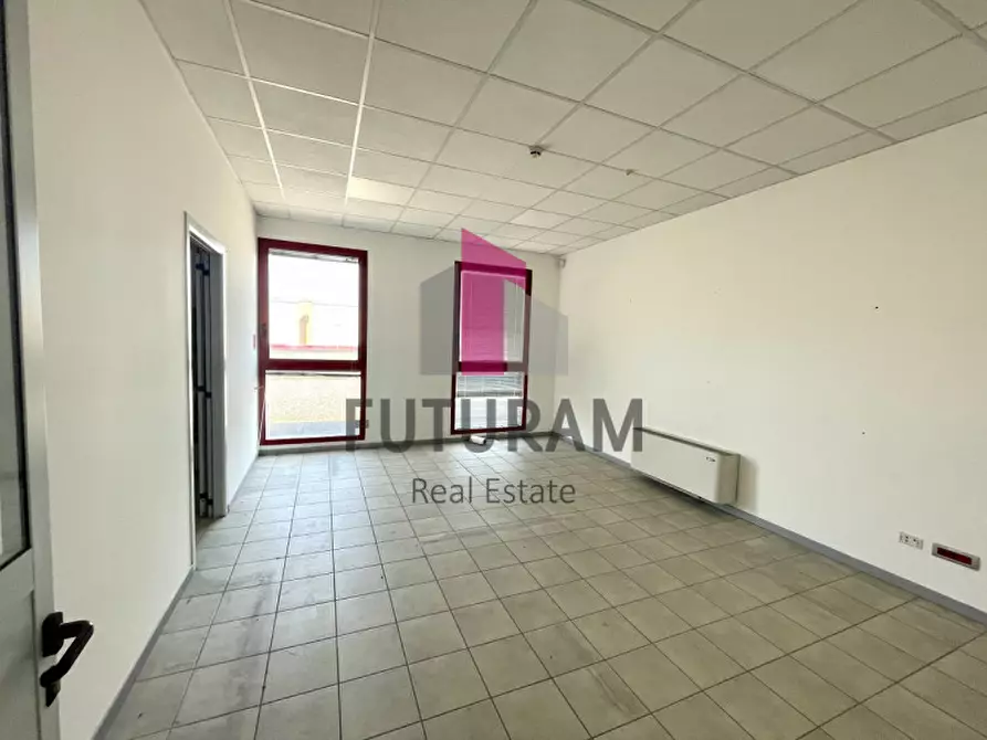 Immagine 9 di Capannone industriale in affitto  in VIA ROMA 1 a Mira