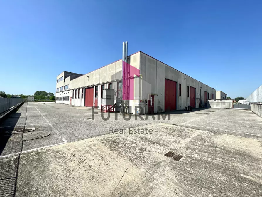 Immagine 41 di Capannone industriale in affitto  in VIA ROMA 1 a Mira