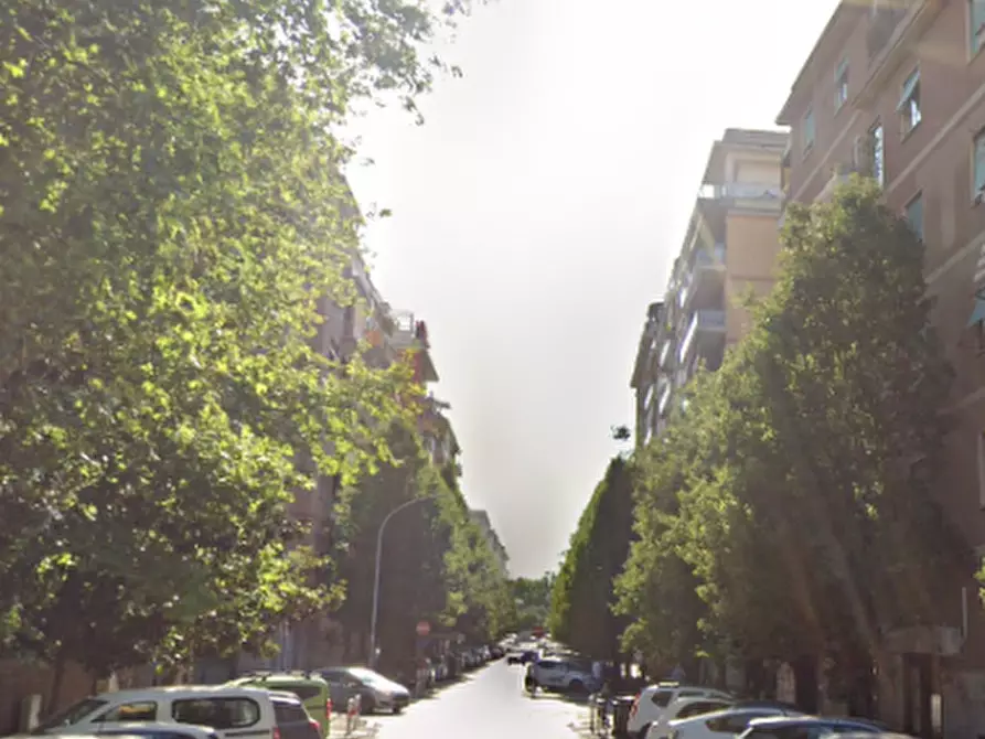 Immagine 4 di Appartamento in vendita  in Via Luchino Dal Verme a Roma