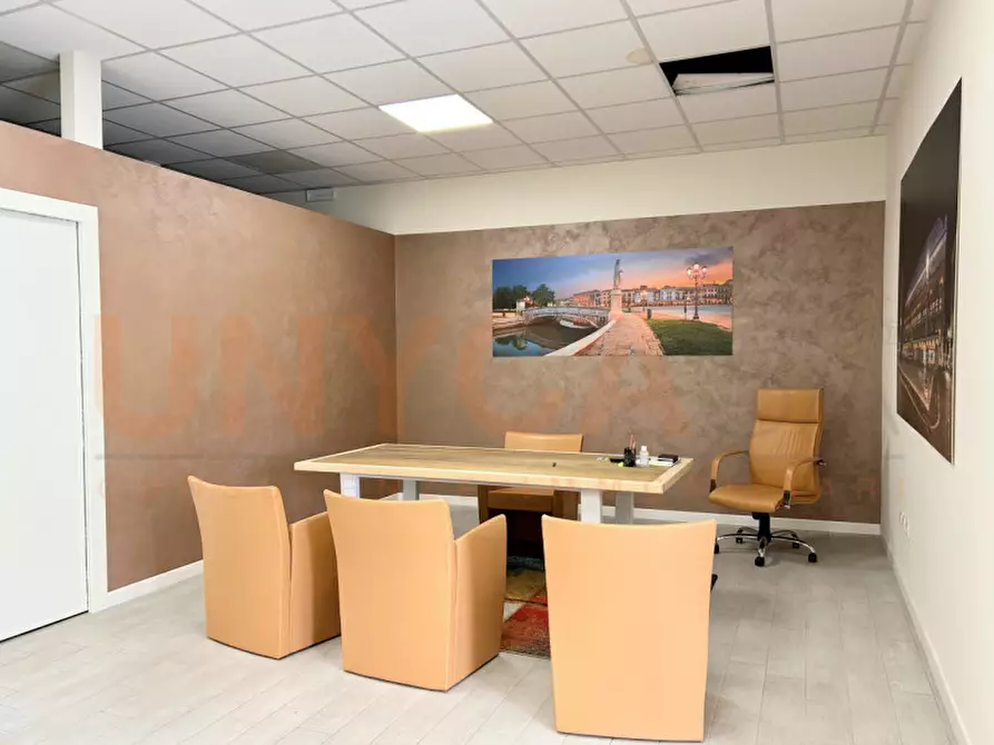 Immagine 1 di Negozio in affitto  in Via IV Novembre a Mestrino