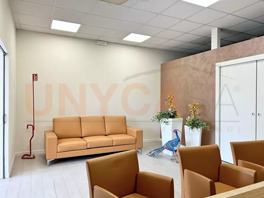 Immagine 2 di Negozio in affitto  in Via IV Novembre a Mestrino