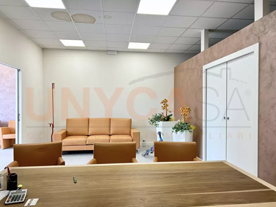 Immagine 3 di Negozio in affitto  in Via IV Novembre a Mestrino