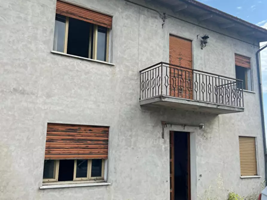 Immagine 4 di Casa bifamiliare in vendita  in Via Cuoro a Solesino