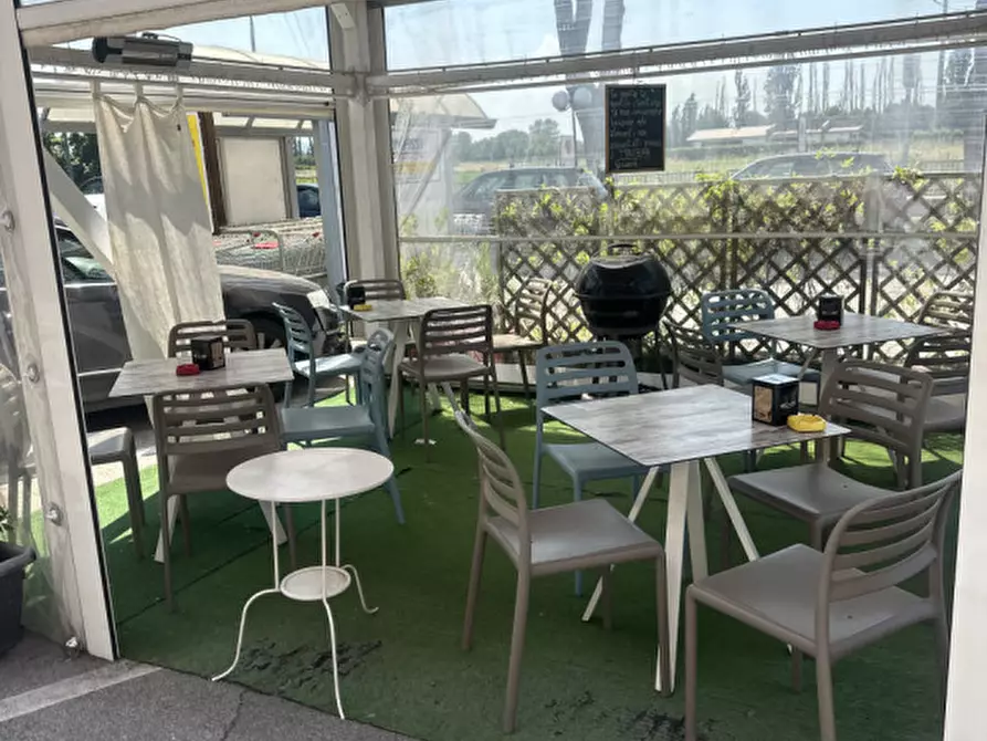 Immagine 1 di Attività commerciale in vendita  a Cesena