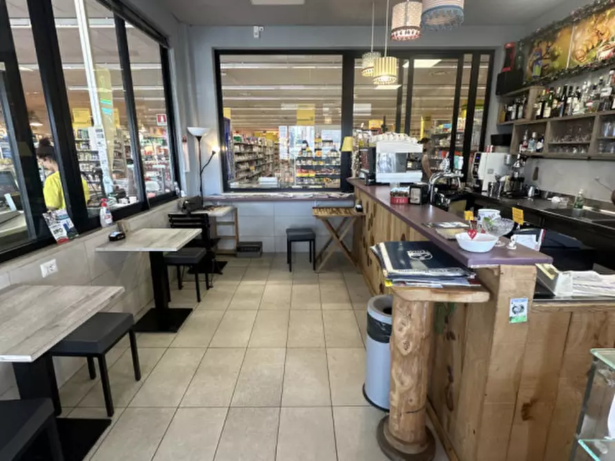 Immagine 4 di Attività commerciale in vendita  a Cesena